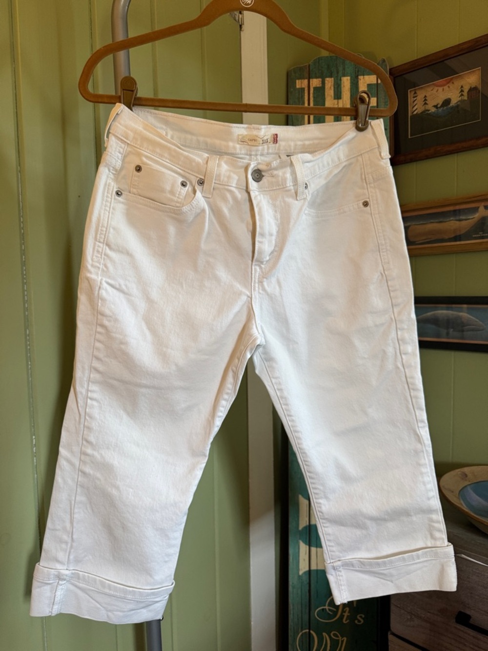 Levi's White Capri Jeans